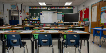 Parliament approves one-time exception to first-grade enrolment age