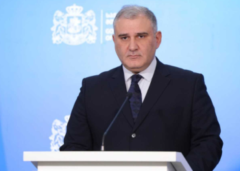 Health minister: exploiting sick children’s suffering for politics is ‘disgusting’