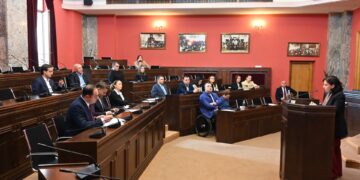 Parliament reviews new rules for adoptive families