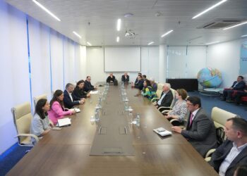 Economy Ministry discusses summer season with airlines