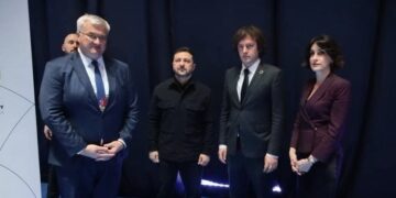 Georgian PM, Ukrainian president hold talks at EPC summit in Yerevan