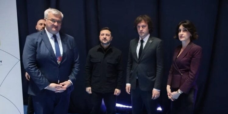 Georgian PM, Ukrainian president hold talks at EPC summit in Yerevan