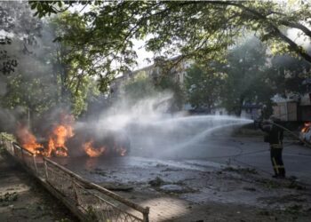Zelensky accuses Russia of choosing war as rival ceasefire proposals collapse