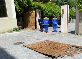 Media: Car crashes into Patriarchate yard, damages barrier and gate
