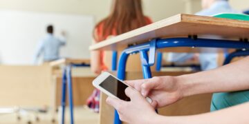 Georgia approves new rules on mobile phone use in schools
