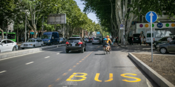 Distribution vehicles to be allowed to use bus lanes at night under proposed legal changes