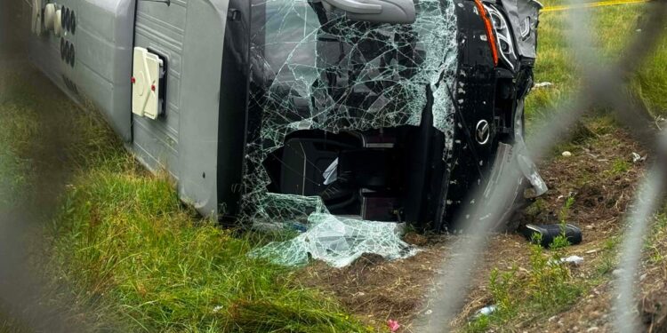13 injured after passenger bus overturns on Kutaisi–Zestaponi road
