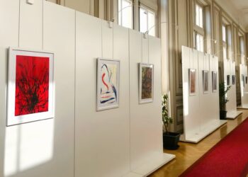 Georgian artist IA Tiginashvili showcases contemporary art in Paris