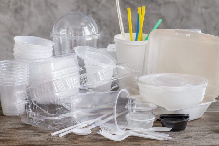 Plastic food containers, cups. Source: AI