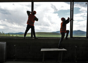 Replacing a window. Photo by Vladimir Valishvili/UNDP
