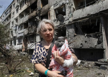 A woman with her cat in Pavlohrad after a Russian attack. Source: Reuters