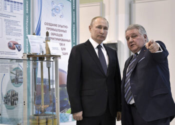 Vladimir Putin with Mikhail Kovalchuk, whose brother Yuri is known as the Russian leader's personal banker. 2018. Source: REUTERS