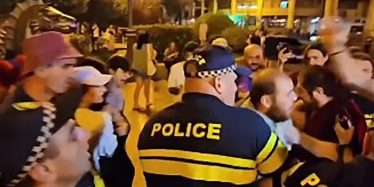 10 detained near Tbilisi City Assembly over “offensive banners”