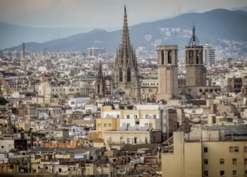 Barcelona to become the first major European city to ban Airbnb-style apartments
