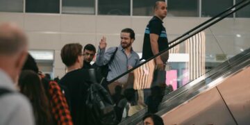 Hungarian journalist Laszlo Mezesi leaves Georgia after detention