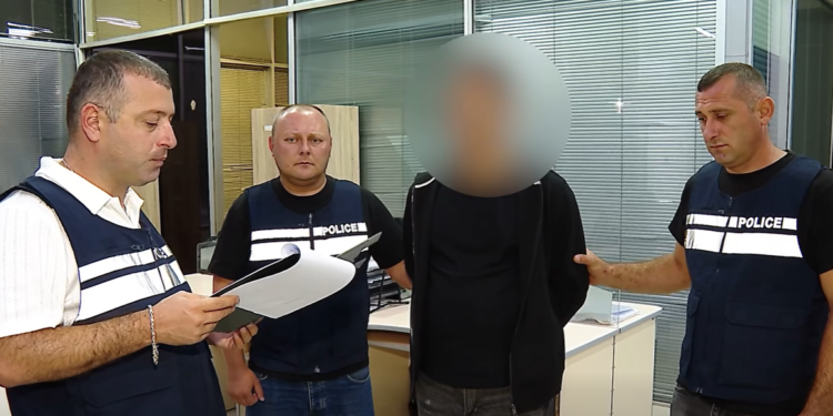Two Chinese citizens arrested over theft of $7,800 and €4,450 on plane