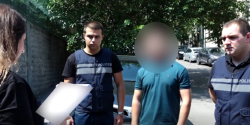 Two arrested for assaulting two citizens and stealing phones, one is minor